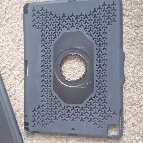 iPad Accessories Bundle -Targus Case, Roo Strap And iPad Empty Box - Picture 11 of 12